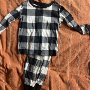 3/ $10 Old Navy Monochrome Plaid Pajama Top